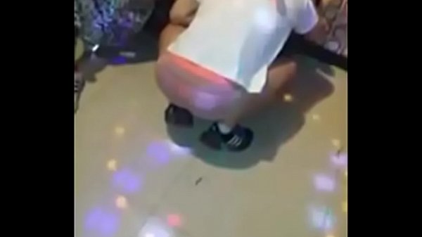 Chơi gái ngành trong quán karaoke