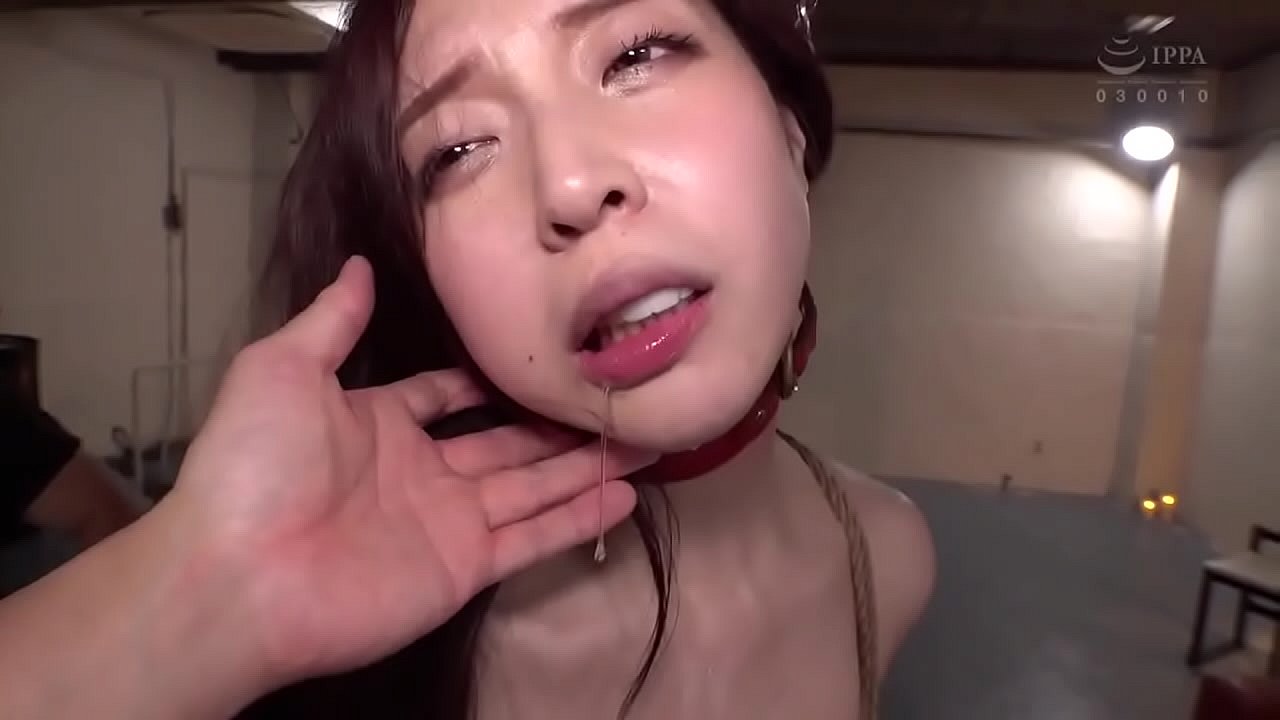 Em gái trẻ đẹp bị bdsm khóc lóc