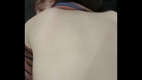 Cu to địt em gái dễ thương sướng rên
