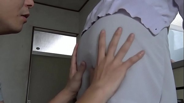 Loạn luân mẹ kế khi bố vắng nhà
