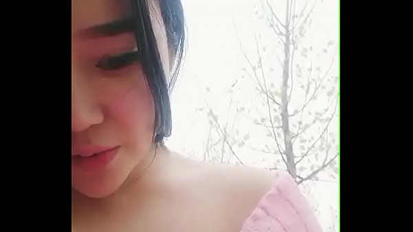 Em gái xinh show hàng ngoài trời cực sướng