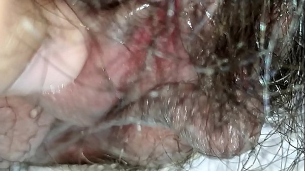 Sờ lồn em gái mới quen dâm đãng