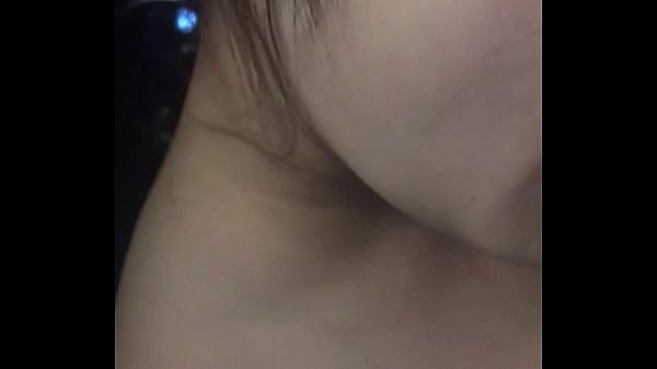 Con đĩ mút chim cho anh nứng trước khi địt