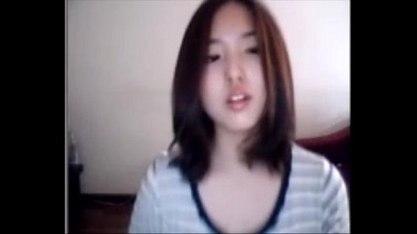 Nữ sinh dễ thương mới lớn chat sex khoe lồn