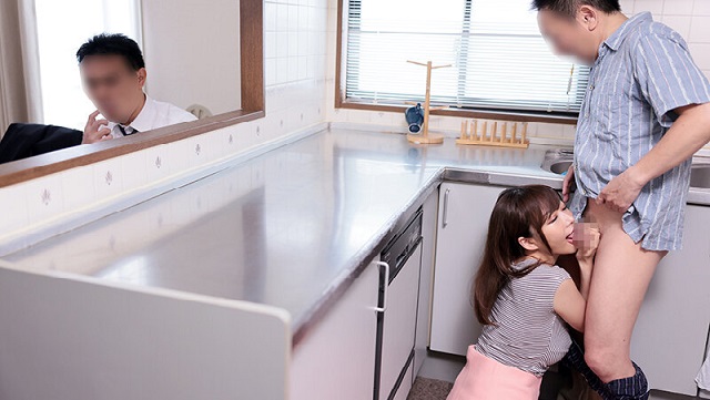 Con dâu lén bú cặc địt bố chồng trong bếp