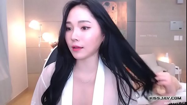 Hot girl livestream thủ dâm với chuối
