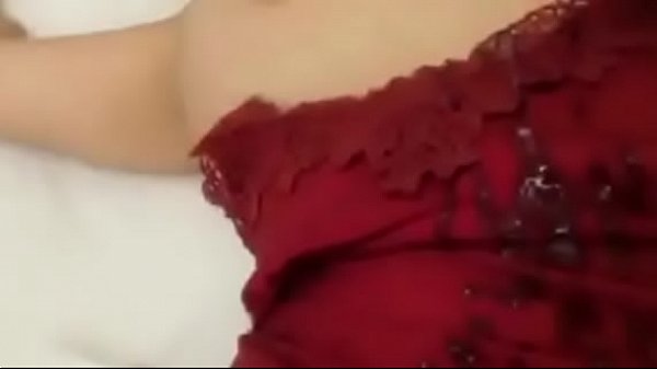 Chịch em gái múp dâm bắn tinh ướt váy