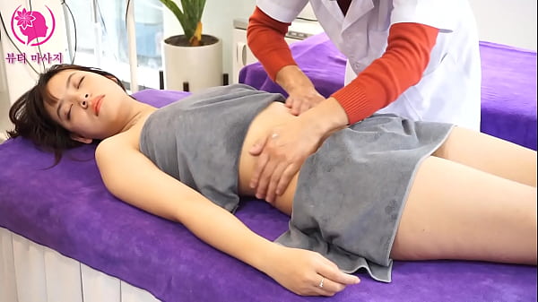 Massage kích dục em gái xinh dễ thương