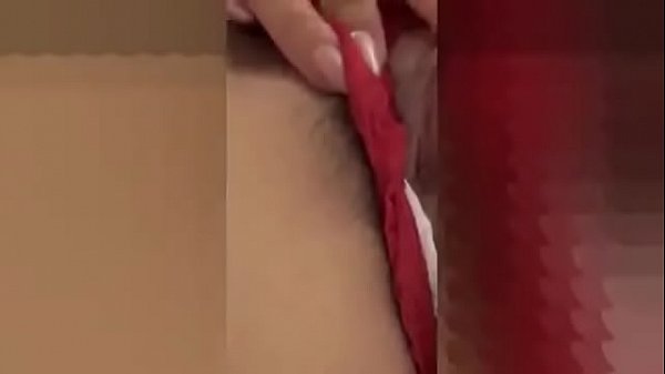Chị gái sexy quần lót đỏ thủ dâm một mình cực nứng