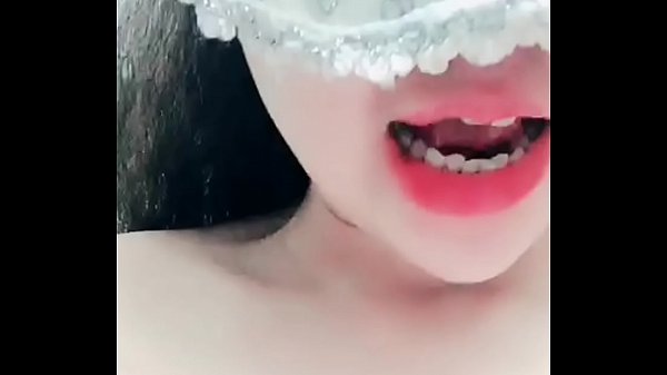 Chat sex với em gái múp show hàng trong nhà tắm