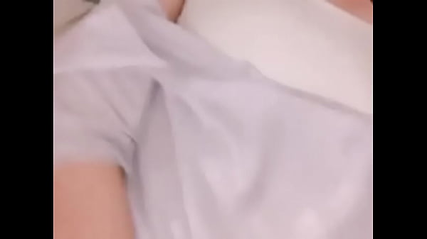 Bạn chịch của Long khoe lồn múp