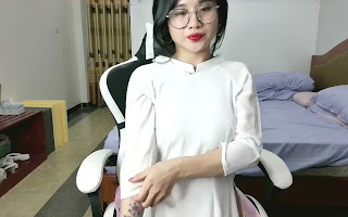 Nữ sinh áo dài VN livestream thủ dâm ngon vãi