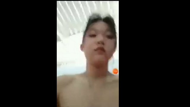 Nữ sinh Việt 18 tuổi thủ dâm khoe hàng